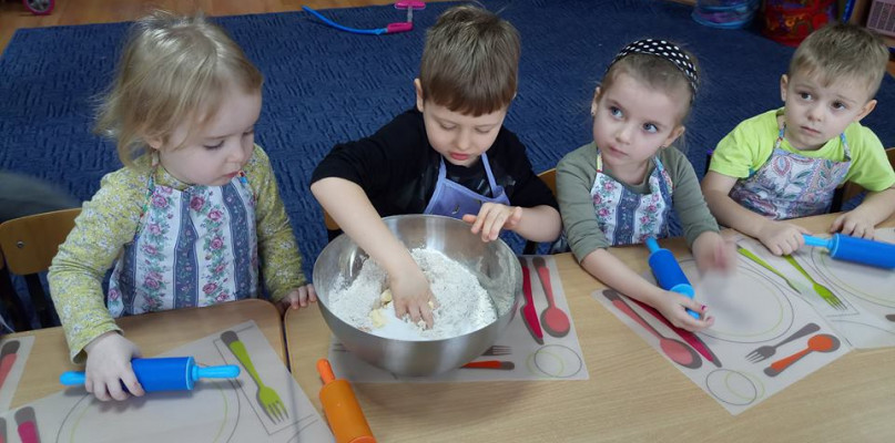 Ciekawe zajęcia karnawałowe i kulinarne w Niepublicznym Przedszkolu "Brzdąc"