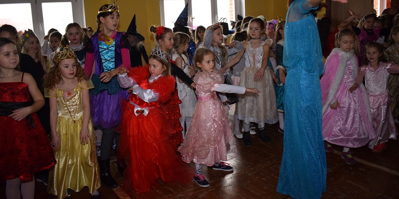 Bal karnawałowy "W Królestwie Lodu" w Szkole Podstawowej nr 2