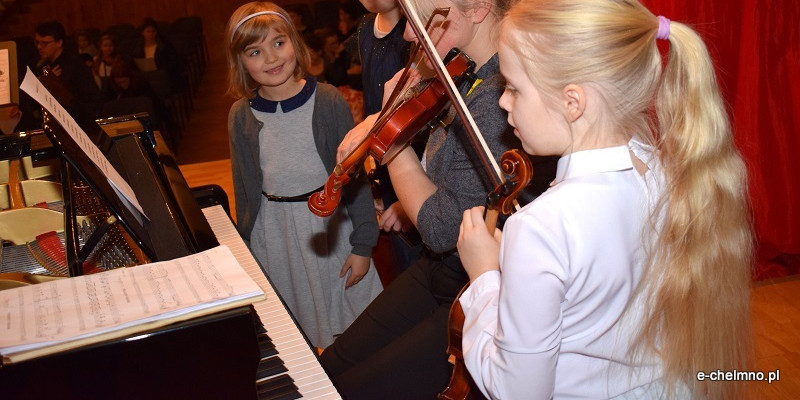 Koncert dzieci z sekcji smyczkowej w Państwowej Szkole Muzycznej