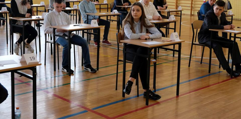 Ostatni dzień egzaminu gimnazjalnego - pozdrowienia od uczniów