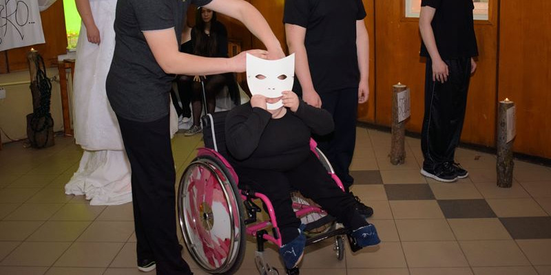 Pantomima "Rzeko..." - o trudnych relacjach we współczesnym świecie