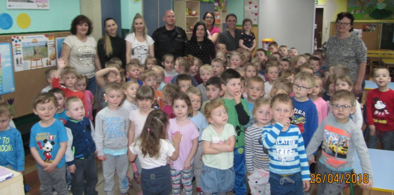 Spotkanie ze strażakiem w Miejskim Przedszkolu "Tęczowy Zakątek"