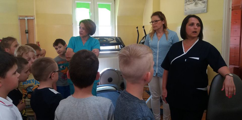 Sówki z "Brzdąca" z wizytą w szpitalu na oddziale rehabilitacji