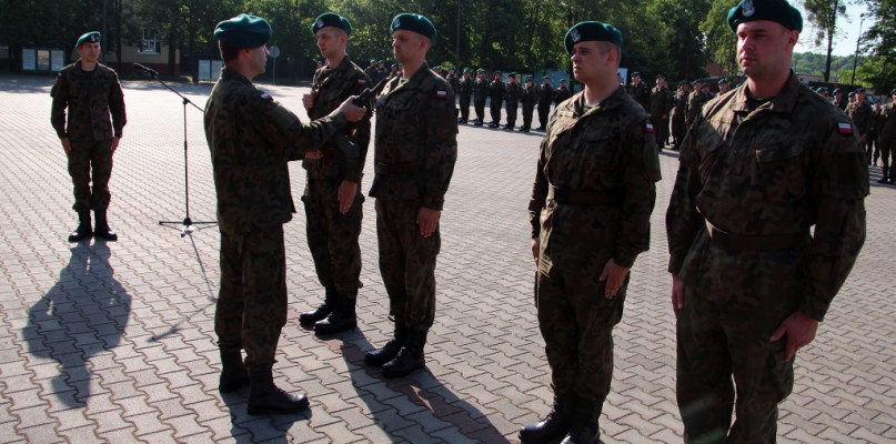 Uroczystość wręczenia broni elewom służby przygotowawczej