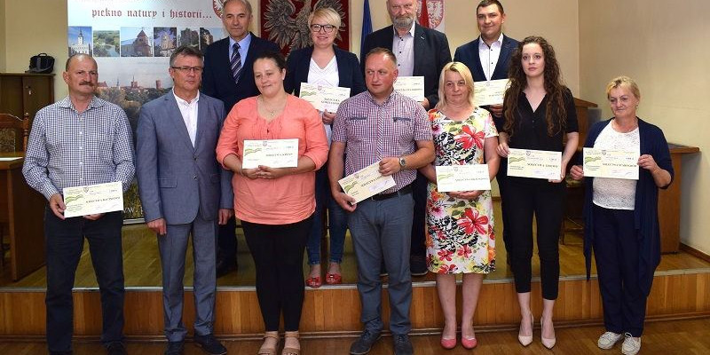 Wręczenie czeków dla sołtysów na realizację 10 przedsięwzięć