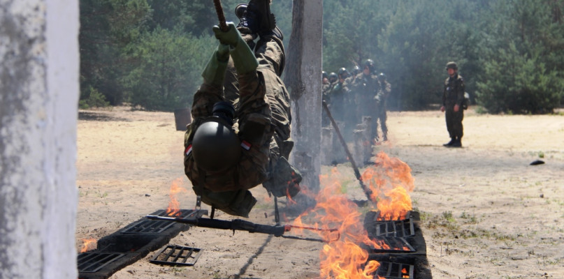 Zajęcia w 3 Batalionie Drogowo-Mostowym - szkolenie OPBMR na torze napalmowym
