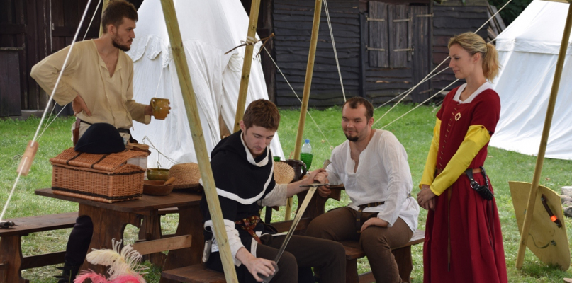 WEHIKUŁ CZASU - Osada Rycerska: poznaj dawne obyczaje
