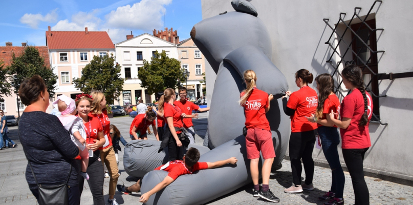 Dzisiaj po mieście wędruje Misio Przytulanka