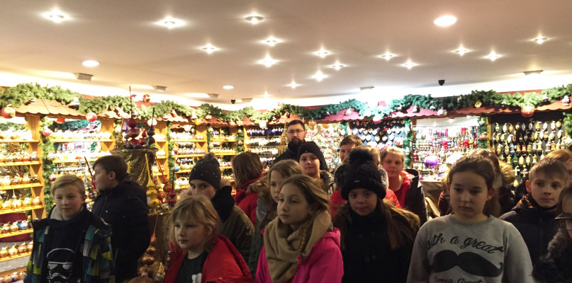  Uczniowie z SP Nr 1 poznają tajniki tworzenia bombek choinkowych!