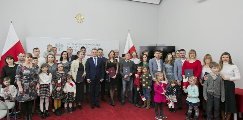 Nasi nowi rodacy: akty nadania obywatelstwa polskiego.