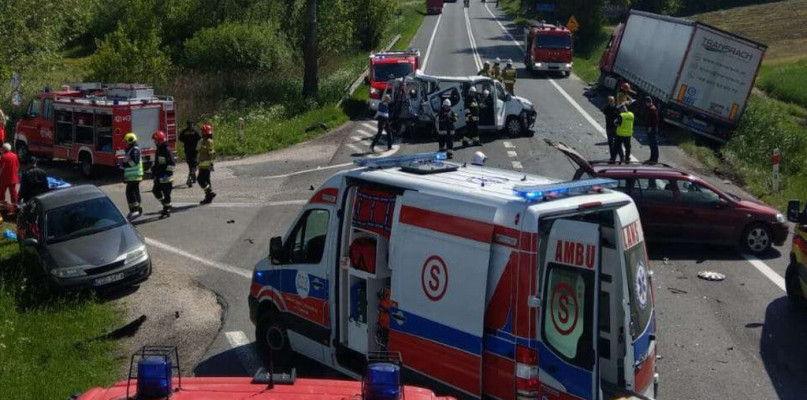 Dwie ciężarówki i bus zderzyły się w okolicach Chełmna. Są ranni...