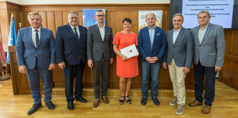 Nowe umowy RPO i PROW: polityka senioralna, biznes na wsi, termomodernizacja