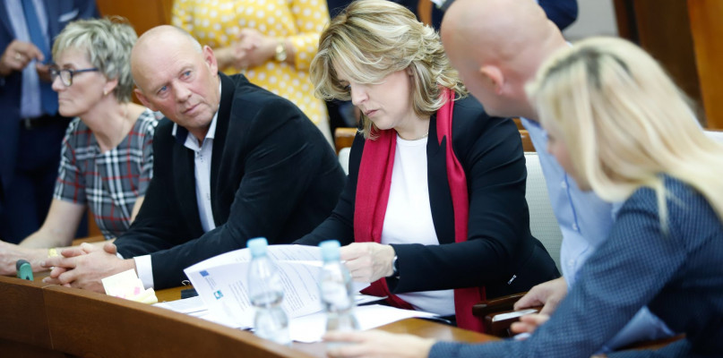 Środki unijne na gospodarkę odpadami, przedsiębiorczość na wsi, infrastrukturę spo