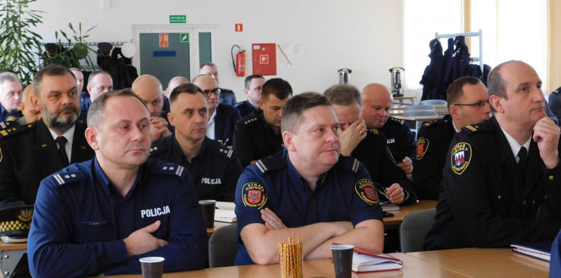 Wspólna narada z przedstawicielami różnych służb mundurowych i koordynatorami dzia