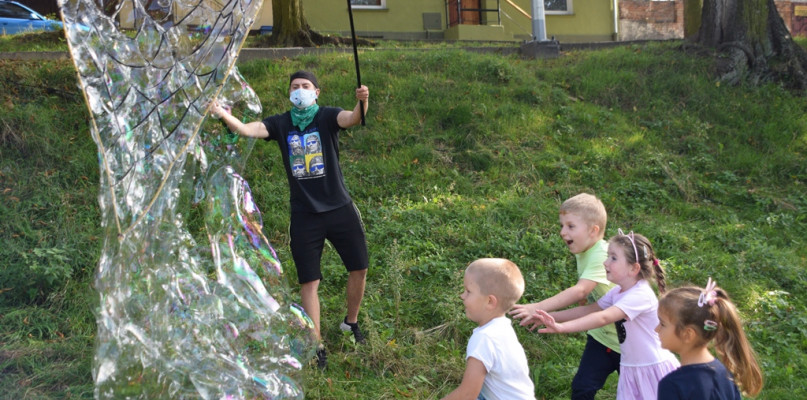 Tak się bawiły dzieci na wczorajszym Festiwalu Baniek Mydlanych