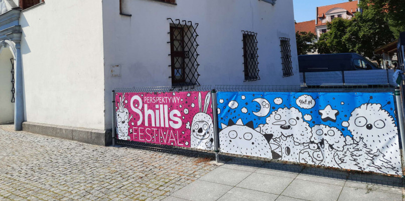 Zabawna wystawa wokół Ratusza