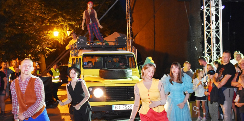 Wieczorna parada ulicami miasta i efektowny mapping na Bramie Grudziądzkiej