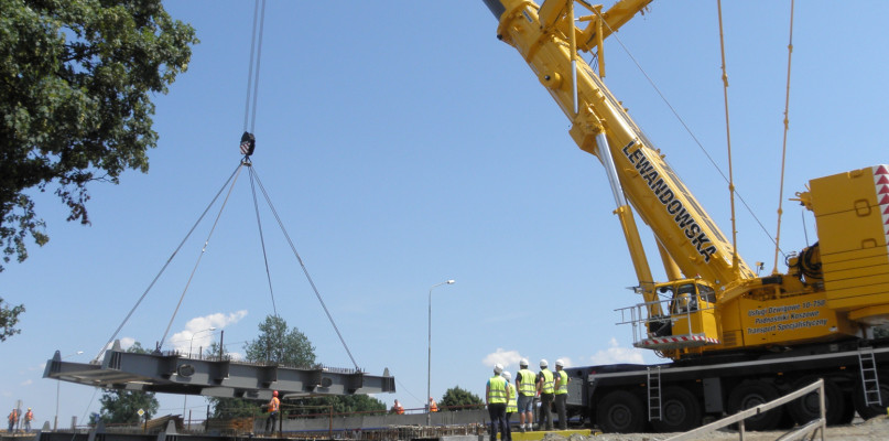Jak odbywa się transport elementów wielkogabarytowych i komu go zlecić?