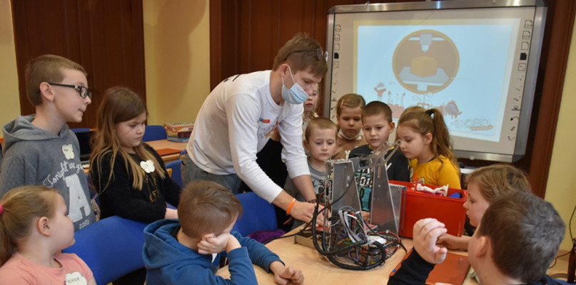 Aktywne ferie w Unisławiu. Zabawa z nowymi technologiami