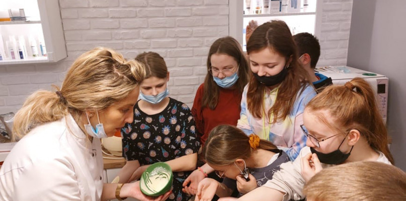 Uczniowie z Jedynki z wizytą w Salonie Urody