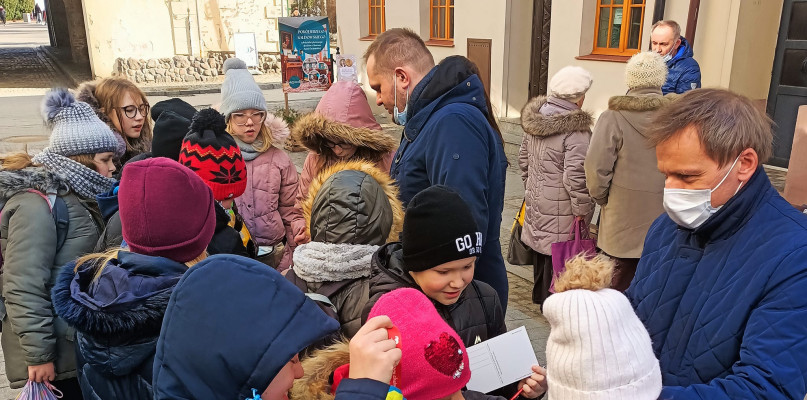 Symboliczne Walentynkowe cukierki dla mieszkańców