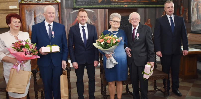 Medale Prezydenta w Złote Gody dla Państwa Kurowskich i Zarembskich
