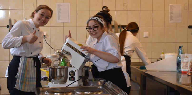  Spotkania z ciekawymi zawodami w ZS CKZ w Grubnie