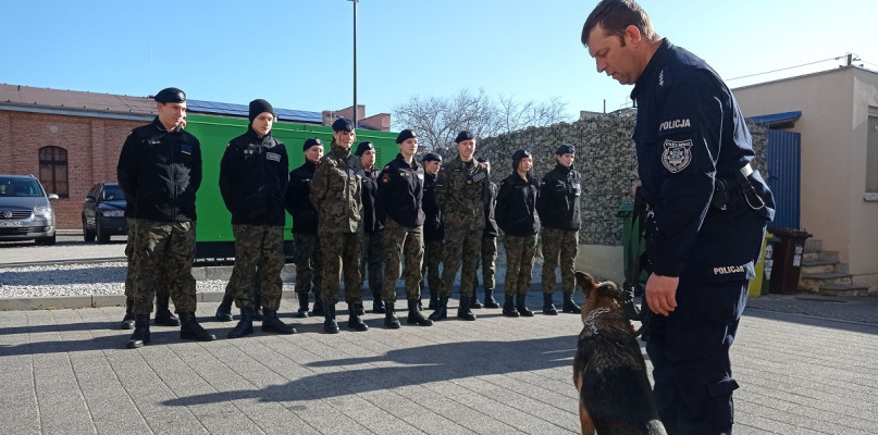 Klasy mundurowe z wizytą w chełmińskiej Komendzie