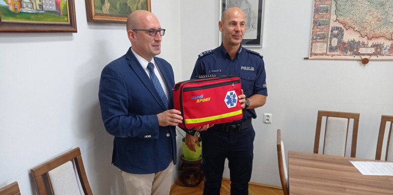 Komenda Powiatowa Policji w Chełmnie zyskała nowy sprzęt do ratowania życia
