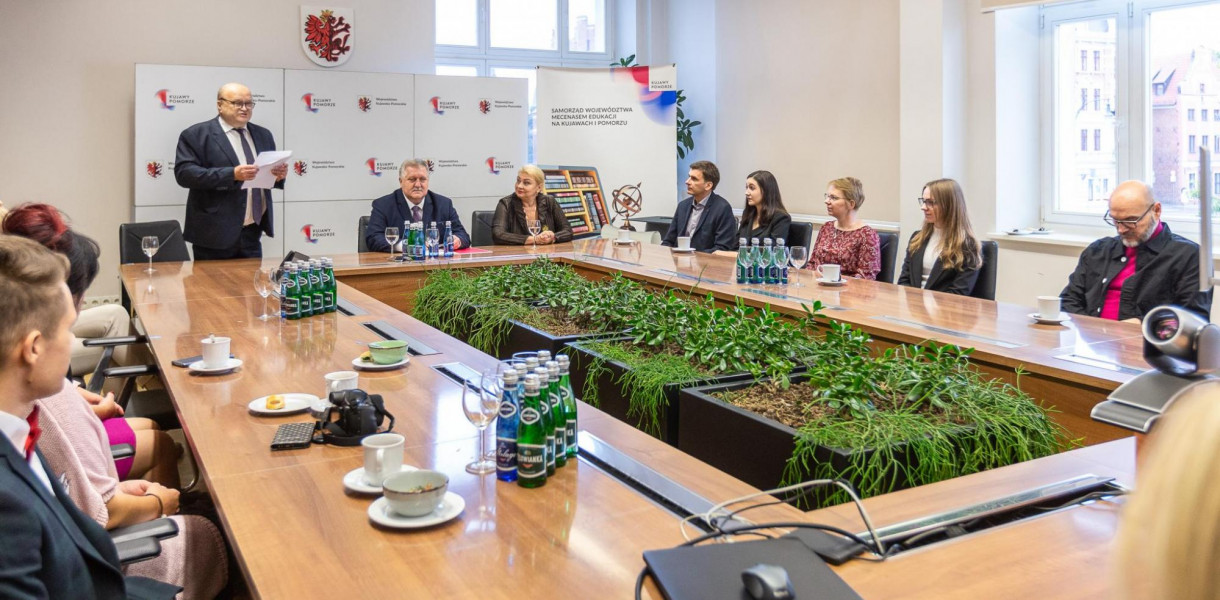 Najlepsi maturzyści gościli w urzędzie 