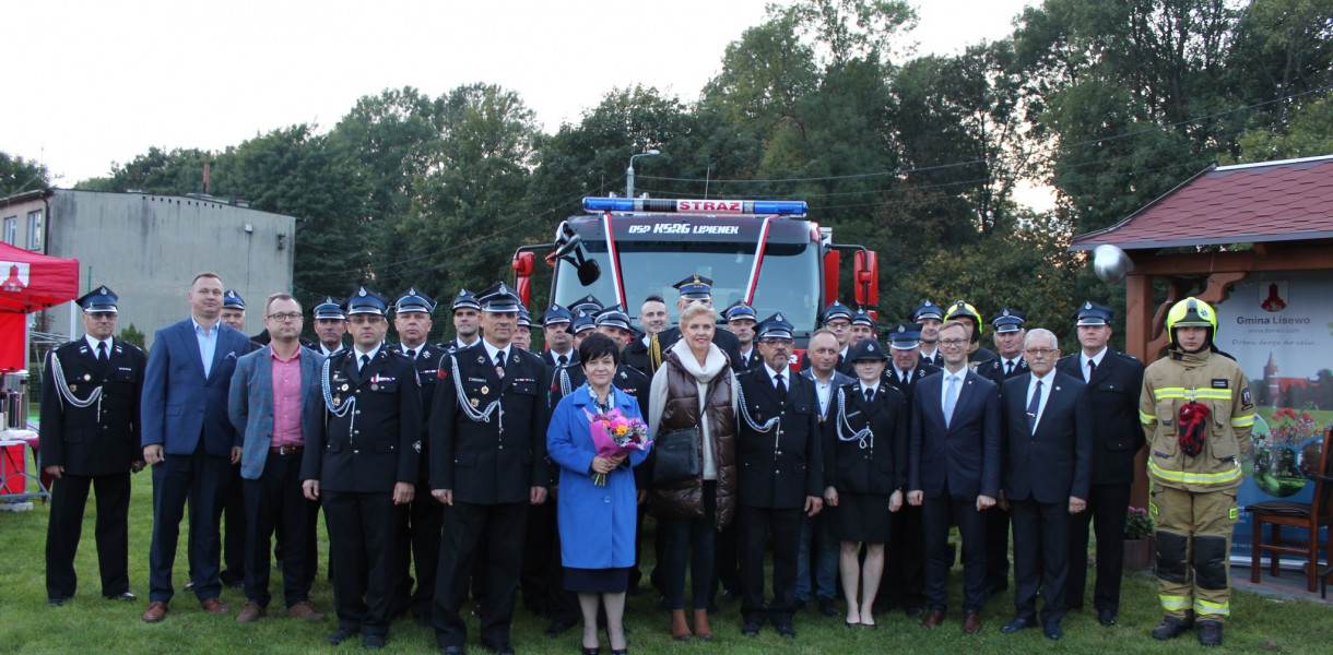 Uroczyste przekazanie samochodu pożarniczego dla OSP Lipienek