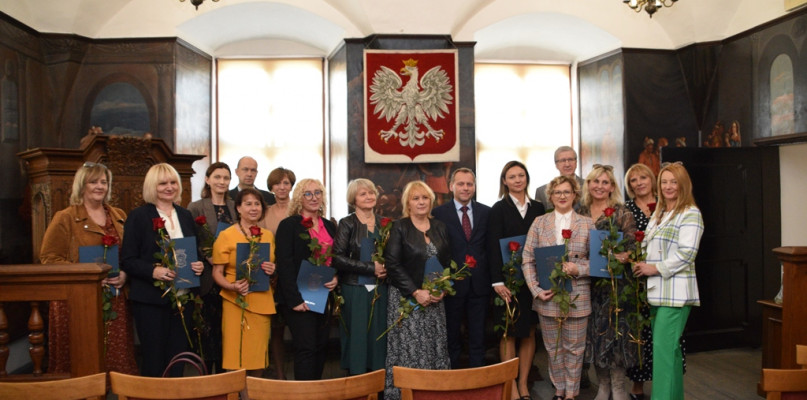 Nagrodzeni przez Burmistrza z okazji Święta Edukacji Narodowej