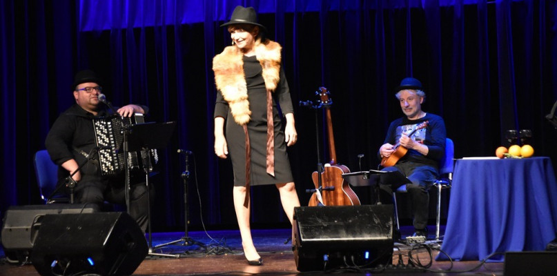 "Bardzo śmieszne piosenki" recital Katarzyny Żak w Kinoteatrze Rondo