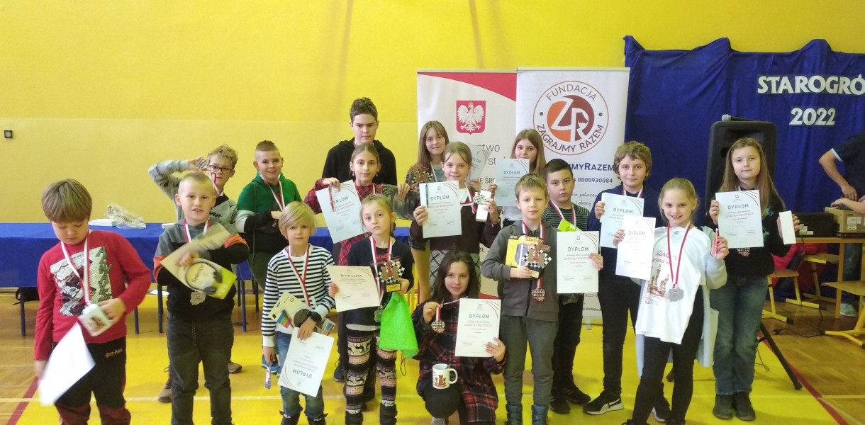 Uczniowie z Czwórki wrócili z medalami z zawodów szachowych