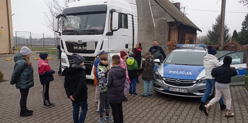 Policjanci z Chełmna i zawodowi kierowcy mówili o bezpieczeństwie na drodze