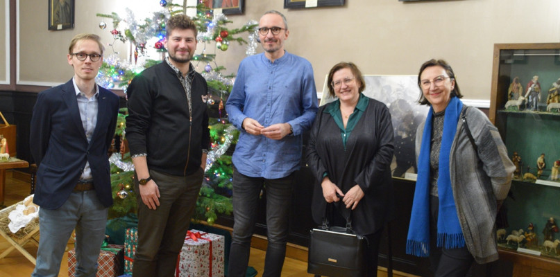 Łukasz Ciemiński zaprezentował w Ratuszu swoją kolekcję szopek przedwojennych