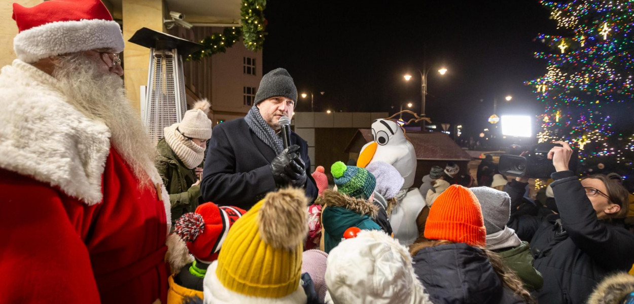 Wspólne kolędowanie przed Urzędem