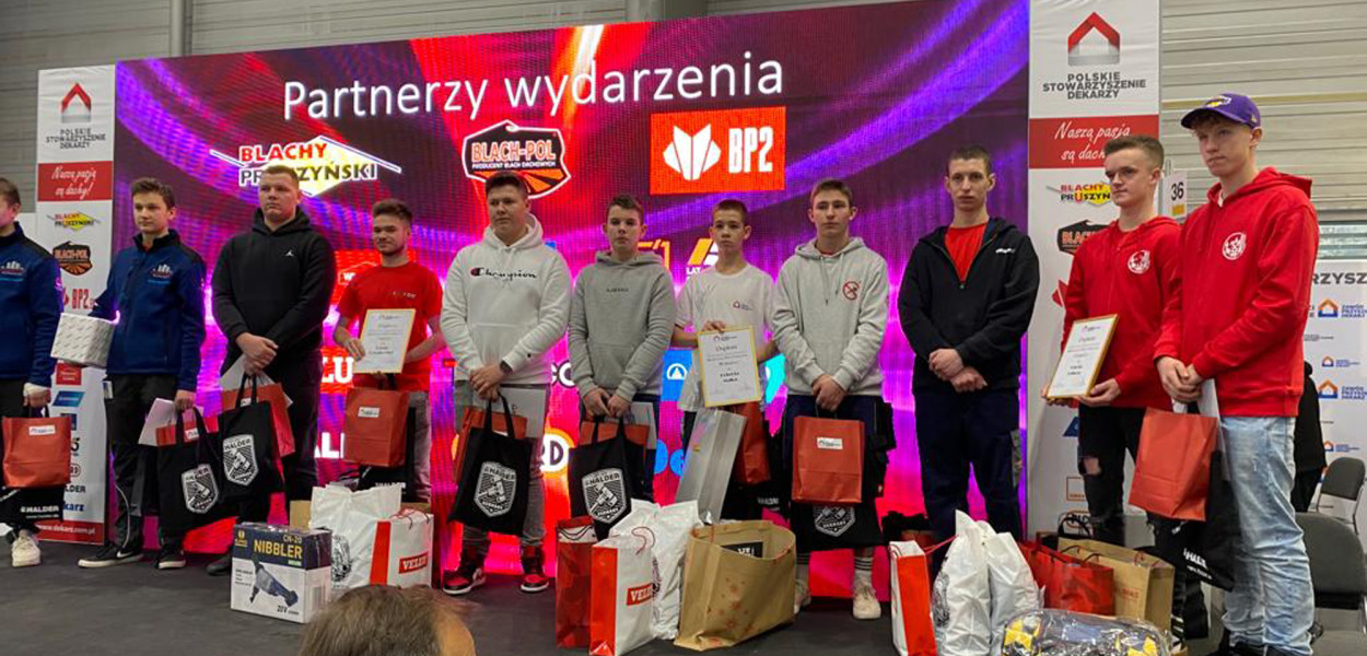 Sukces uczniów ZS nr 2 z Chełmna na Mistrzostwach Dekarstwa 