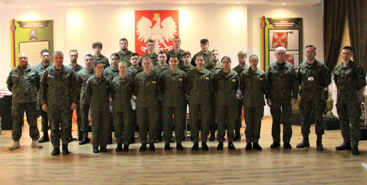 Uczniowie klasy mundurowej na obozie szkoleniowym w 3BDM