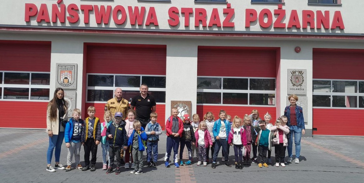 Przedszkolaki z wizytą u strażaków 