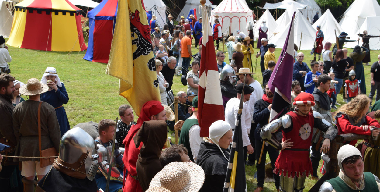 Tak się bawią rycerze w chełmińskiej osadzie. Turniej pełen atrakcji
