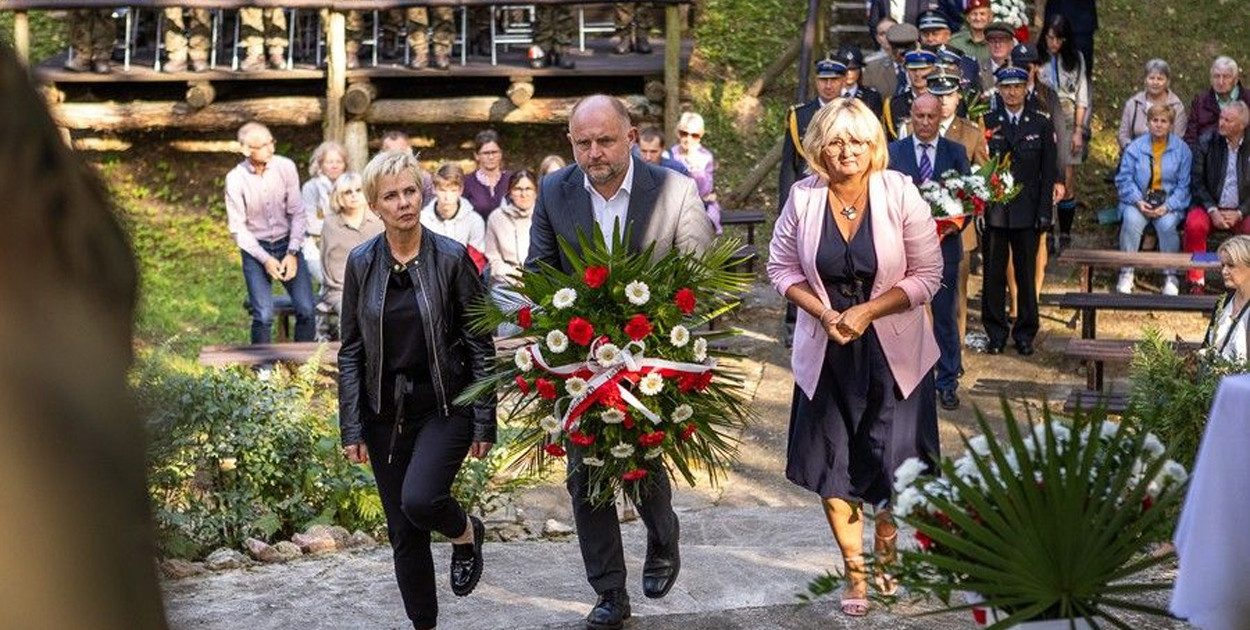 Pamięci zamordowanych w raciniewskim lesie