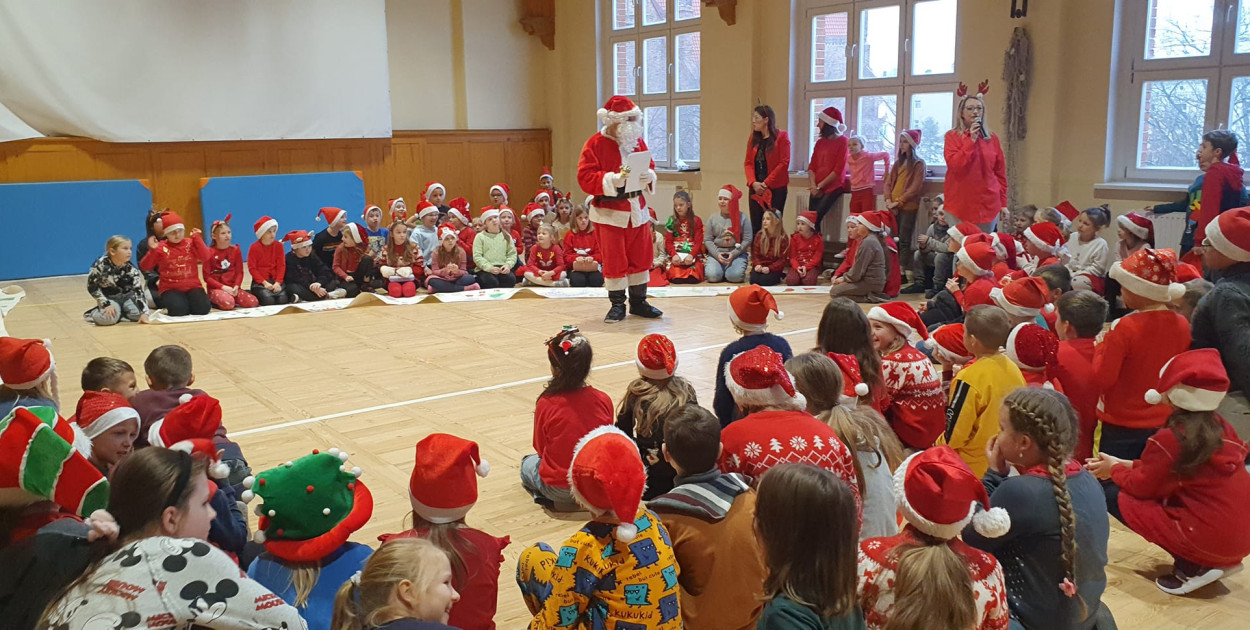 Mikołajki w młodszych klasach "Dwójki"