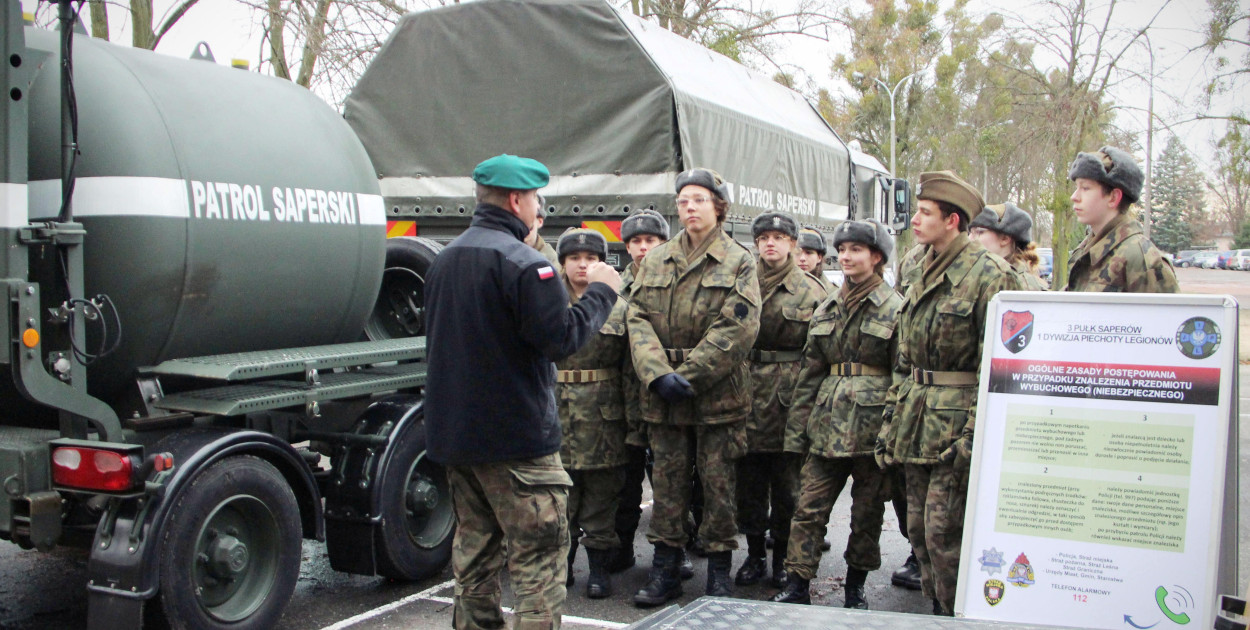 Szkolenie wojskowe dla ochotników Fundacji MHW w Toruniu