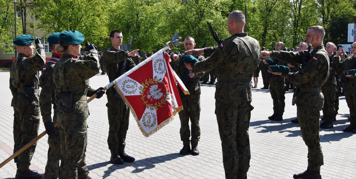 Przysięga wojskowa żołnierzy Dobrowolnej Zasadniczej Służby Wojskowej 