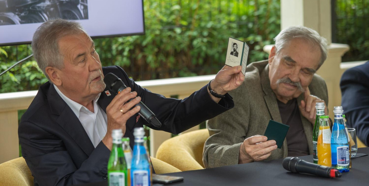 Poznają drogę ku demokracji