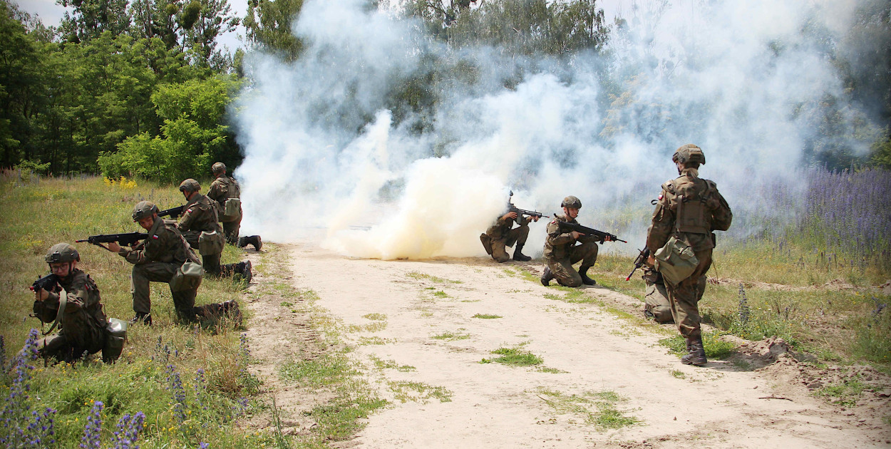 Żołnierze DZSW doskonalą umiejętności taktyczne 