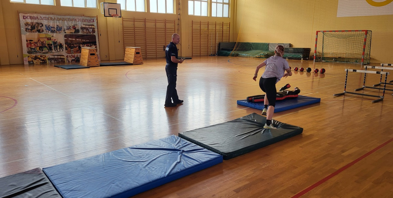 Kandydaci do służby w Policji sprawdzili się na próbnym teście sprawności 