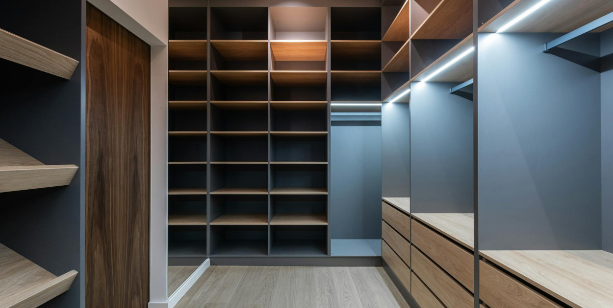 Szafy na Zamówienie - Dlaczego Warto Wybrać Indywidualne Rozwiązania?