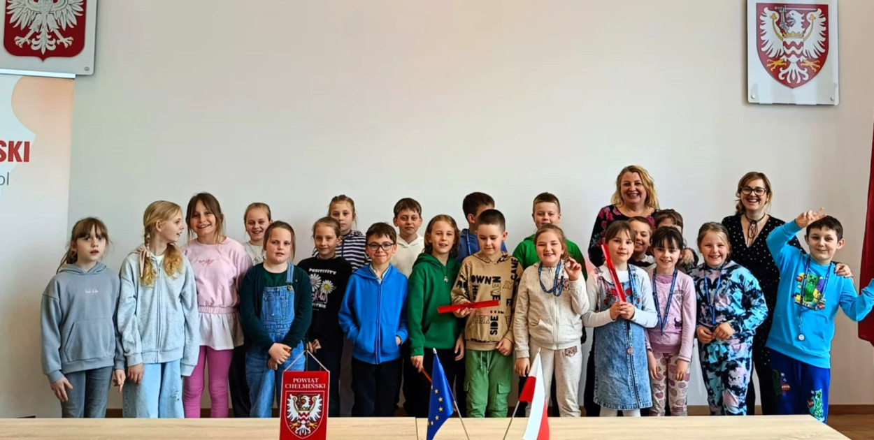 Uczniowie Szkoły Podstawowej nr 4 w Chełmnie na lekcji w Starostwie